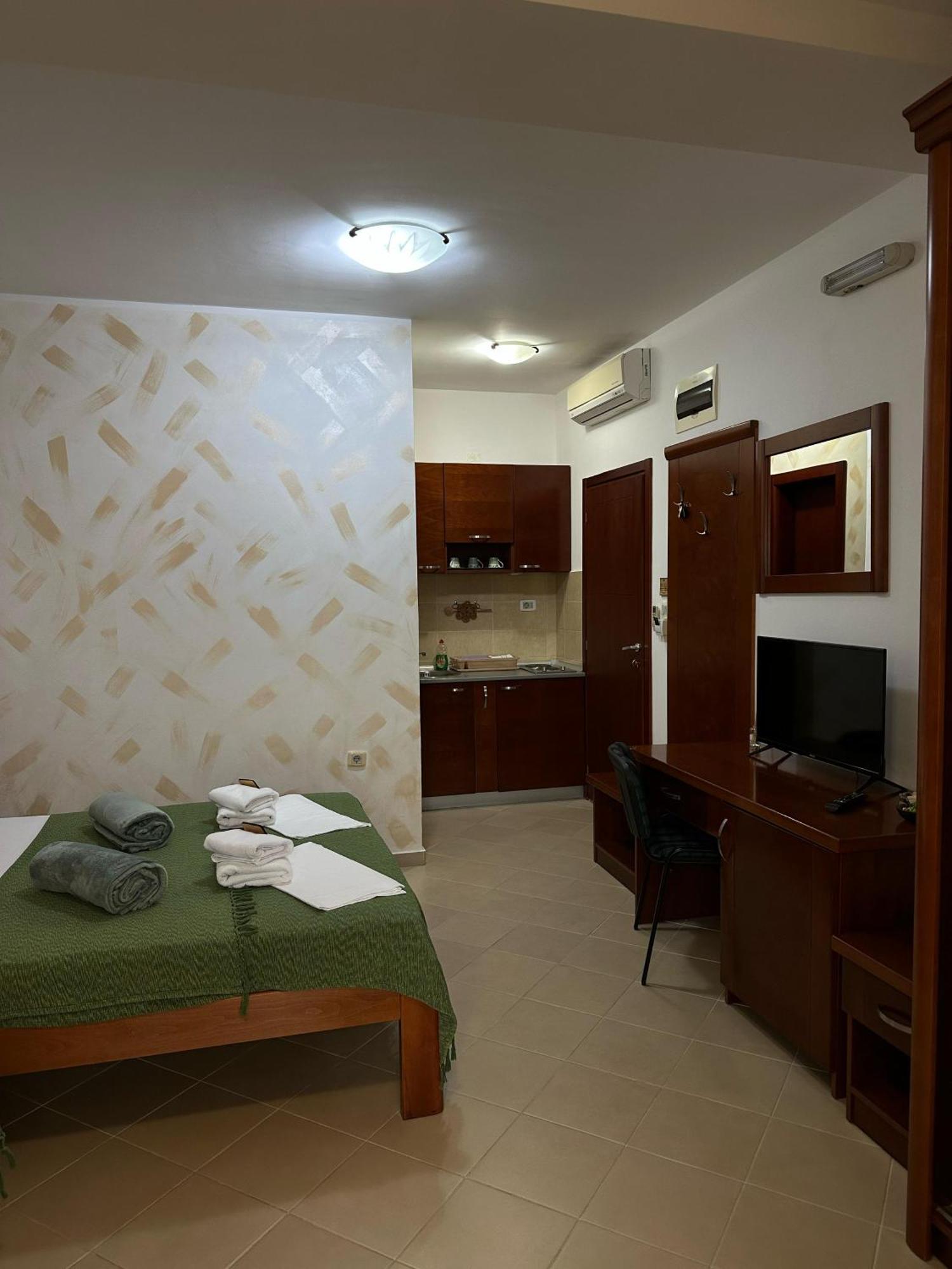 Apartments Krapina Lux Будва Екстер'єр фото